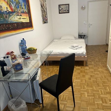 Schoenes Zimmer In Der City Bâle Extérieur photo